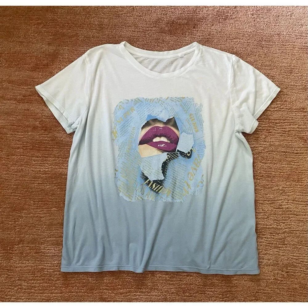 Women’s Smart Guess T-Shirt Lips Graphic Blue Ombre Size L